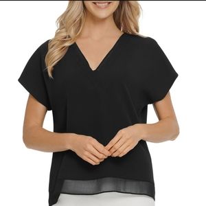 DKNY NWOT Black cap/short sleeve v neck blouse. Ptp 20" XS